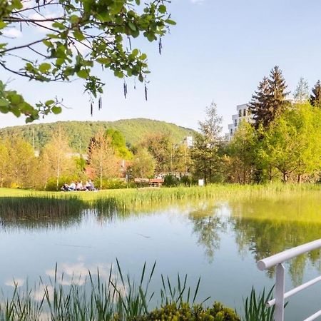 Alure Residences 2 & 24H Self Check-In, Parking In The Garage In The Apartment Building Included, New Building, Terrace, Green Location With A Forest Park With A Lake, Children'S Playground Банска бистрица Екстериор снимка